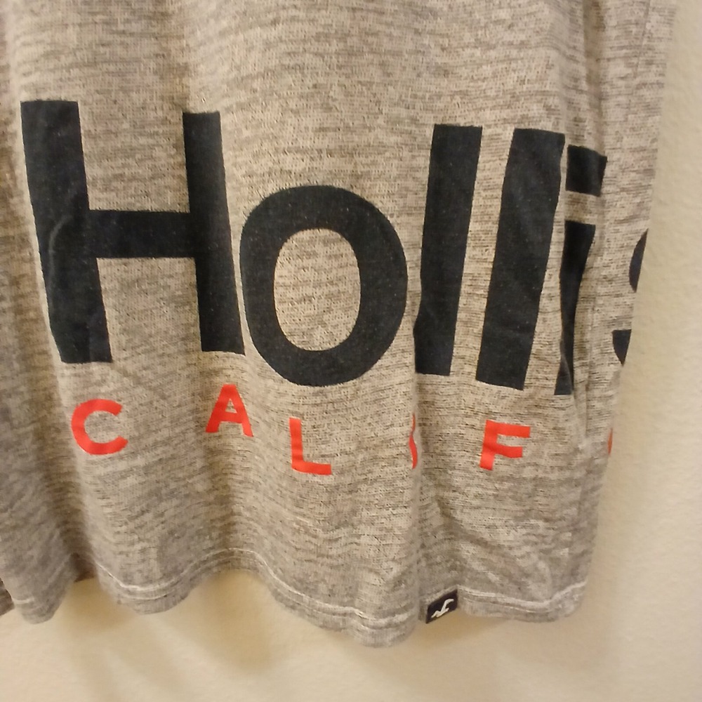 Hollister T Shirt Men's Small California Logo Gray with Navy & Red Letters EUC - Picture 3 of 9